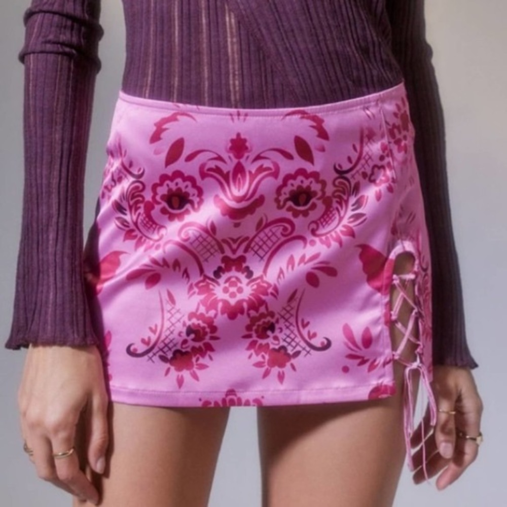 NWT URBAN OUTFITTERS pink floral, Y2K, silky mini skirt